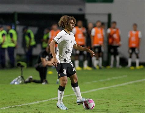 Corinthians acerta renovação de contrato de Guilherme Biro