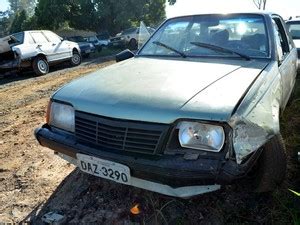 G1 Motorista bêbado é preso ao bater 2 vezes no mesmo carro em