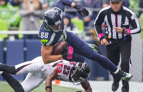 Seahawks’ Luke Willson to have MRI after suffering knee injury vs. Falcons