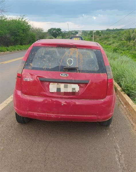 Motorista é flagrado dirigindo embriagado e carro sem um dos pneus