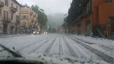 Maltempo In Piemonte Violento Nubifragio Con Grandine Su Torino La