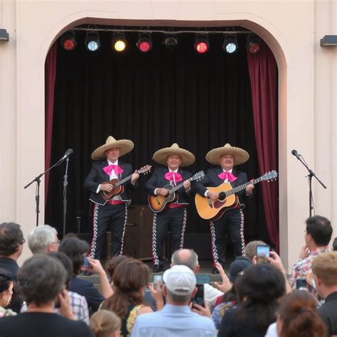how much is it to hire a mariachi band