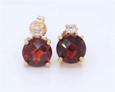 Kt Yellow Gold Garnet Stud Earrings U S Auction Brokers