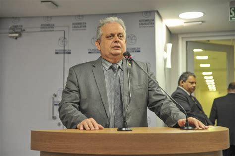 Deputado Bosco faz apelo ao Governo para reconstrução da Escola de