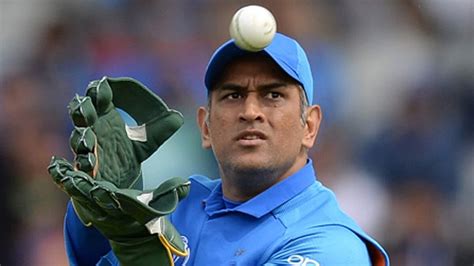 They Gave Man Of The Match To Ms Dhoni For Dropping 2 Catches Ex Pak