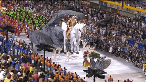 G Veja Os Melhores Gifs Da Primeira Noite Do Carnaval Do Rio