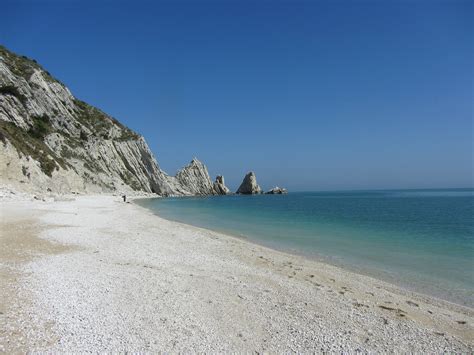 La Leggenda Della Spiaggia Delle Due Sorelle Viaggi E Sorrisi