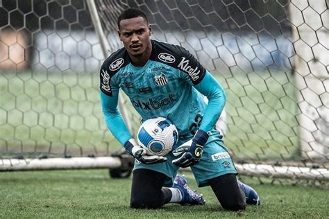 São Paulo ganha concorrência de times de Portugal por goleiro Portal