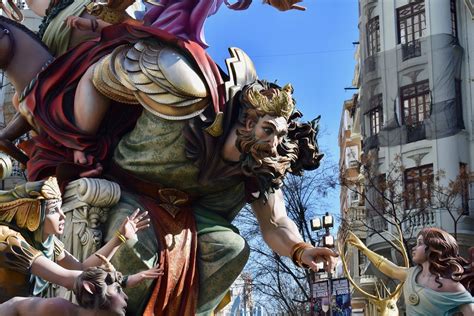 Las Fallas De Valencia Todo Lo Que Necesitas Saber A Tomar Por Mundo