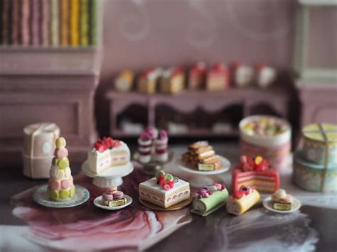 Japanese Artist Creates Highly Detailed Miniature Antiques And Desserts