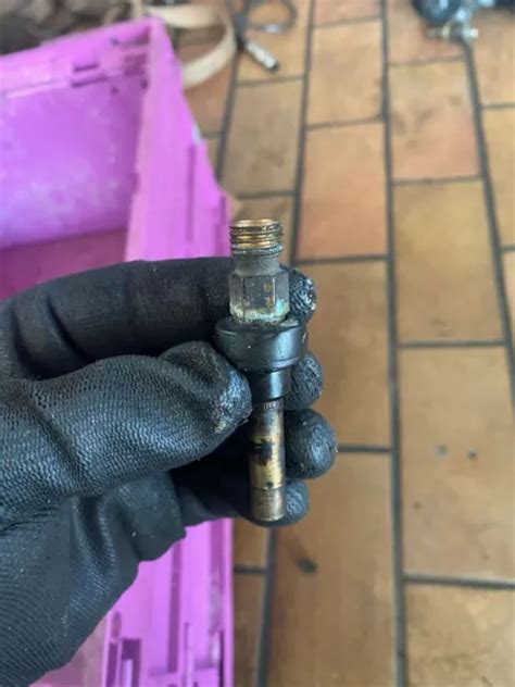 MERCEDES BENZ W124 W201 M102 K Jetronic Injection Nozzle Injector