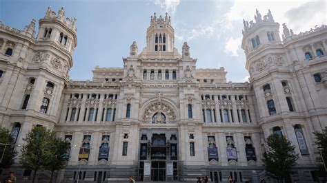 Entrar en el Banco de España o Cibeles las puertas de edificios