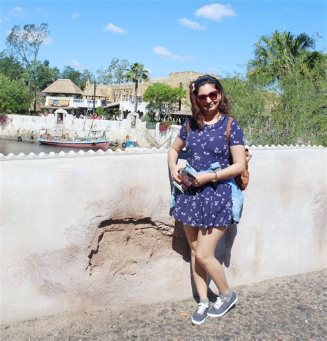 What To Wear For A Theme Park at George Buttenshaw blog