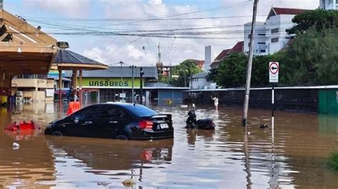 Thai Authorities Warn Of Rising Water Levels In Central Thailand