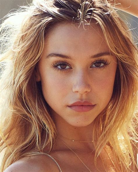 Alexis Ren Pretty Aint She Pretty Alexis Ren Hair Blonde Hair Brown Eyes Alexis Ren