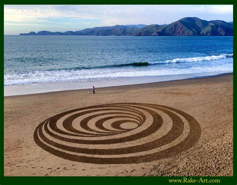 Rake-Art / On-The-Beach