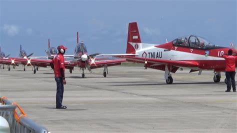 14 Manuver Tim Aerobatic The Jupiter TNI AU Awali Pembukaan Bali