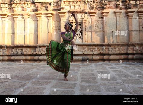 Dance forms of andhra pradesh hi-res stock photography and images - Alamy