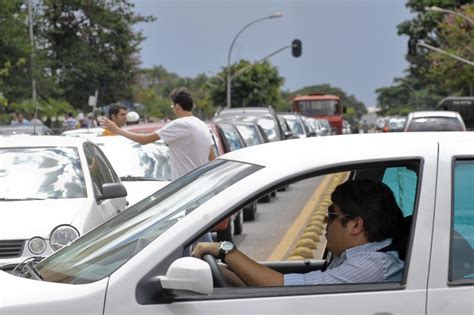 Falta de energia provoca pane nos semáforos causando congestionamentos