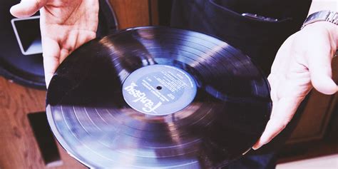 The Complete Guide On How To Hold Vinyl Records