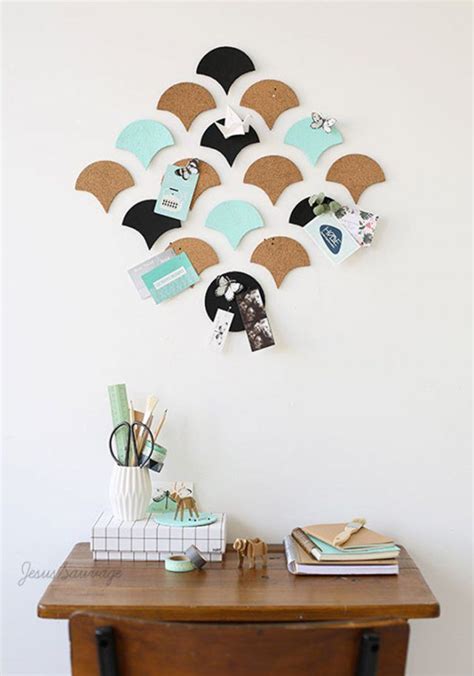 Pêle mêle avec des dessous de verre en liège diy moodboard Cork Wall