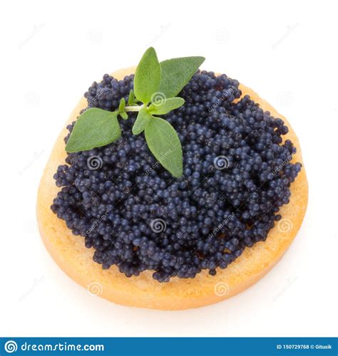 Canapes Con El Caviar Negro Y La Especia Del Esturi N Aislados En El