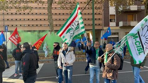 Assemblea Soci Acciaierie D Italia A Milano Presidio Protesta Con