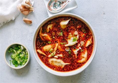 Hot and Sour Dumpling Soup 酸汤水饺 The Woks of Life