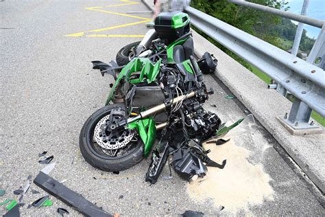 Amden Sg Zusammenstoss Zwischen Motorrad Und Auto Polizei News