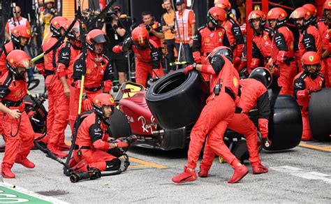 Bordello Ferrari Mancava Una Gomma Clamoroso Errore Della Scuderia Al