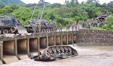 Kereta Kebal Masuk Sungai Tiga Mati Harian Metro