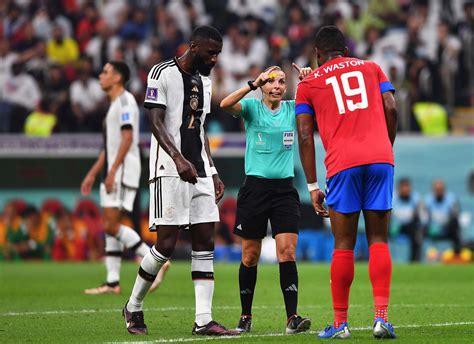 St Phanie Frappart As Es La Primera Mujer Que Arbitr Un Partido