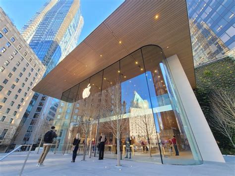 19 Photos Of Apples New Vancouver Flagship Store At Pacific Centre