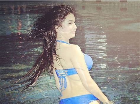 Indonesian Sexy Model Hot Photo Siva Aprilia Blue Bikini In The Pool Photoshoot