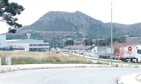 Un camionero fallece esta mañana en la autovía al volcar el camión que