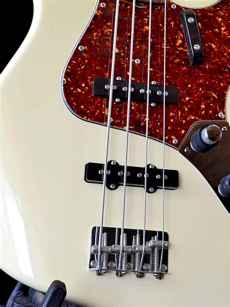 Just Guitars Australia Fender Jazz Bass American Vintage Series 62 Reissue Olympic White