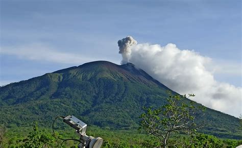 Gunung Ile Lewotolok Lembata Erupsi Lagi Tinggi Abu Vulkanik 500 Meter