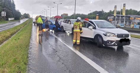 Zderzenie Czterech Samochod W Na Dk Pod Krakowem Zablokowany Jeden