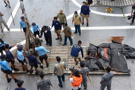 Tim Penyelam TNI Berhasil Evakuasi 4 Jenazah Lagi Aktual