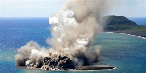 日本に新たな島が出現しました 全部火山のせい Nipponese