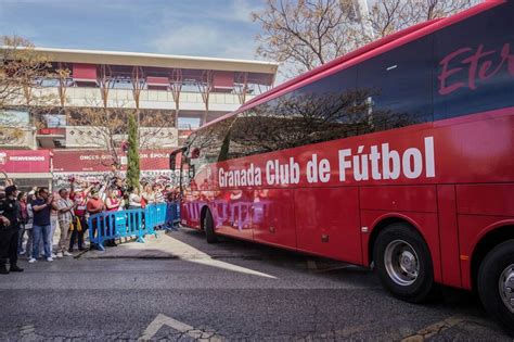 Encu Ntrate En La Grada En El Granada Cf Real Oviedo