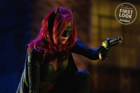 Arrowverse Elseworlds Crossover Image Highlights Batwoman