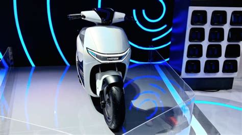 Honda Showcases Concept Electric Motorcycle At Iims Exhibition