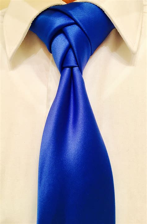 Eldredge Tie Knot 2