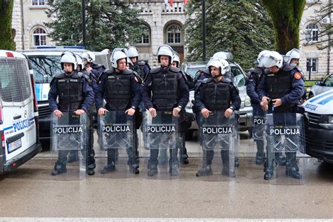 Pogledajte Galeriju Slika I Snimaka Sa Protesta Na Cetinju