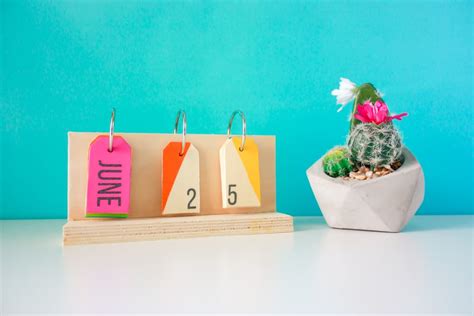 15 DIY Day Calendars To Keep Yourself On Task