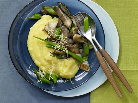 Gebratene Austernpilze Auf Polenta Vegetarisch Rezept Eat Smarter