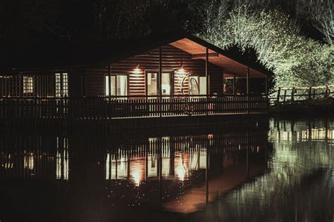 Lodges with Hot Tubs North Wales - Heron's Lake Retreat