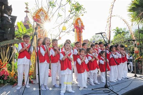 Umat Buddha Kota Denpasar Merayakan Trisuci Waisak Be