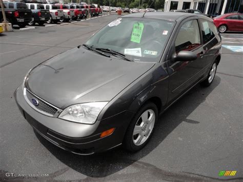 2005 Liquid Grey Metallic Ford Focus ZX3 S Coupe 50768842 Photo 3